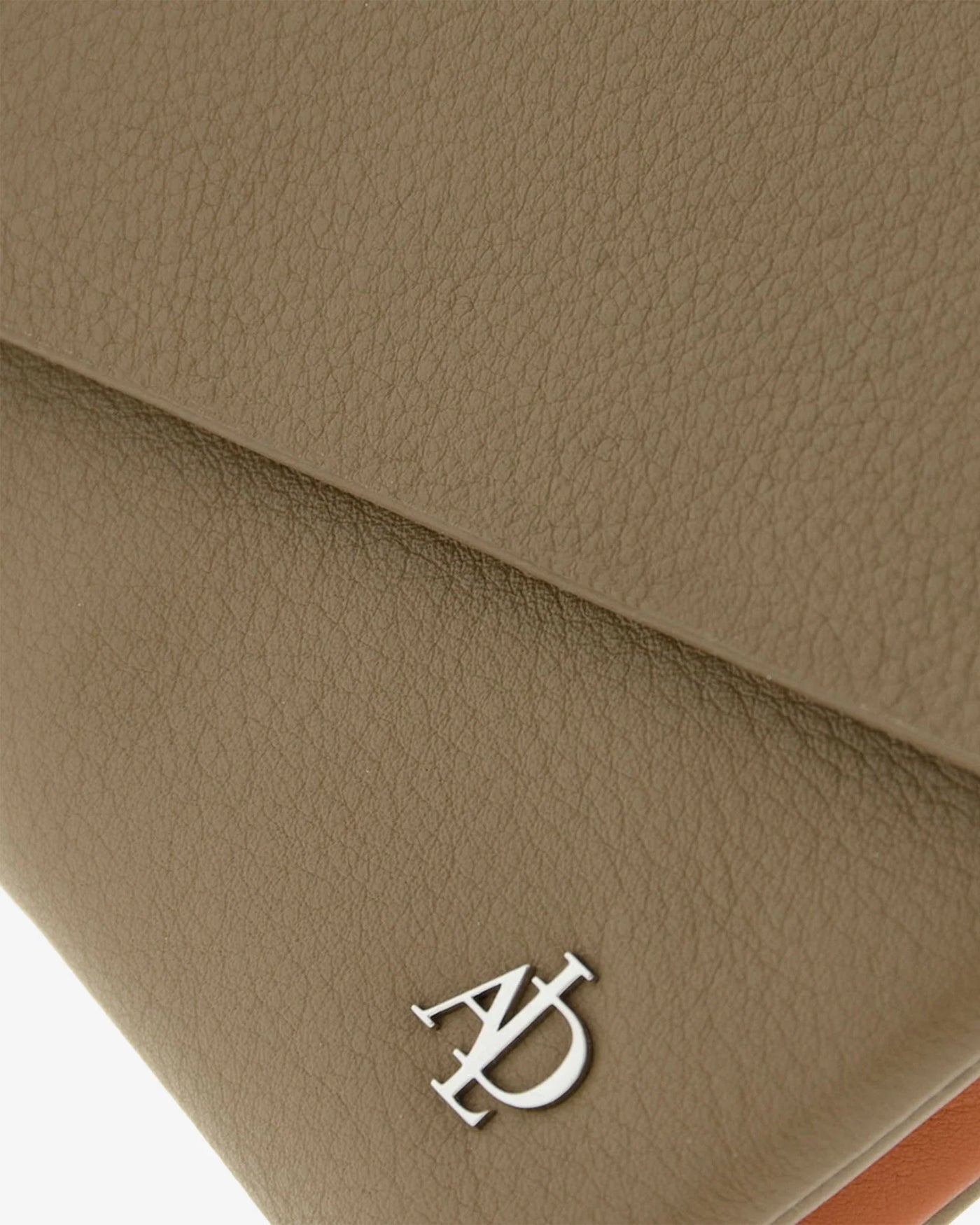 Billetero de Piel (14,5 X 9cm) monedero de cremallera Adapell Asimetric Taupe