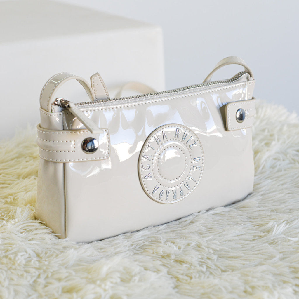 Mini bandolera Charol logo AGATHA RUIZ DE LA PRADA Beige