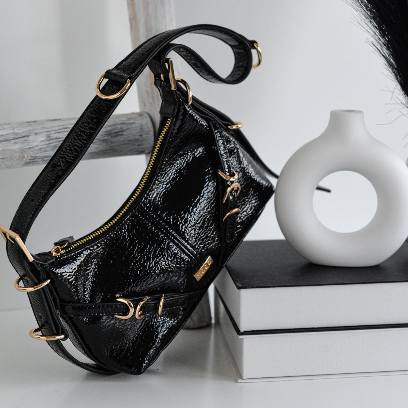 Góndola charol hebillas Noco Negro