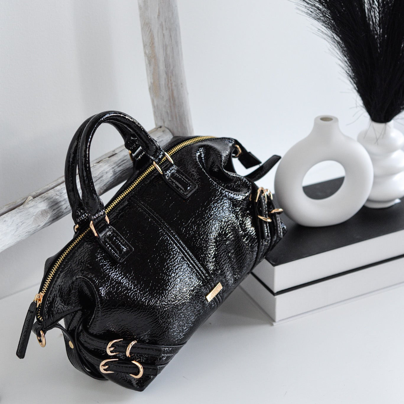 Bolso bowling charol hebillas Noco Negro