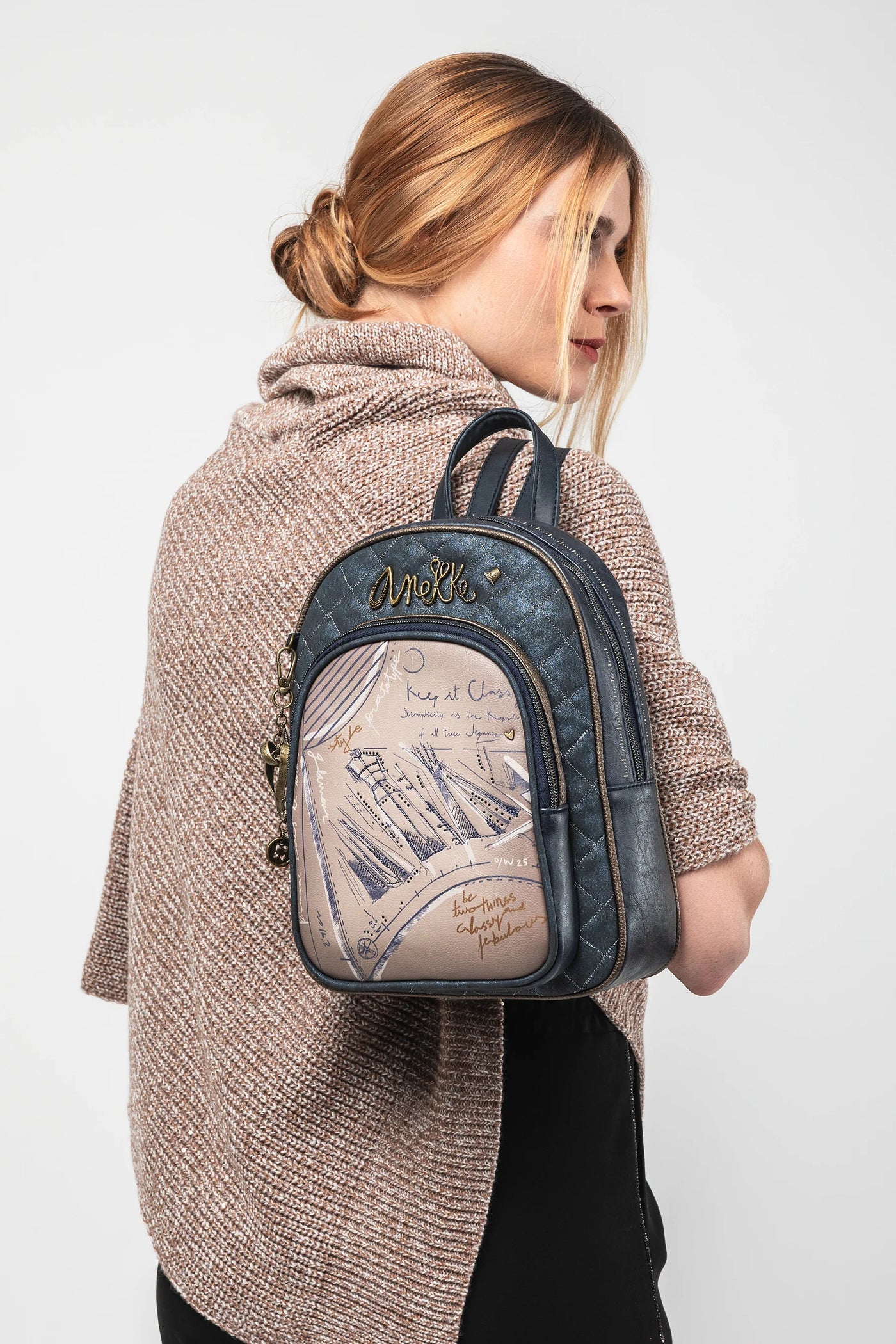 Mochila con bolsillo frontal Anekke Studio