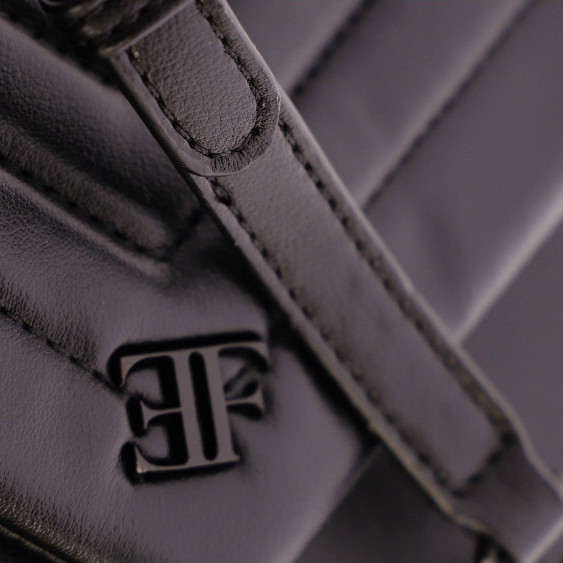 Bolso bandolera pequeño solapa Eferri Tina Negro