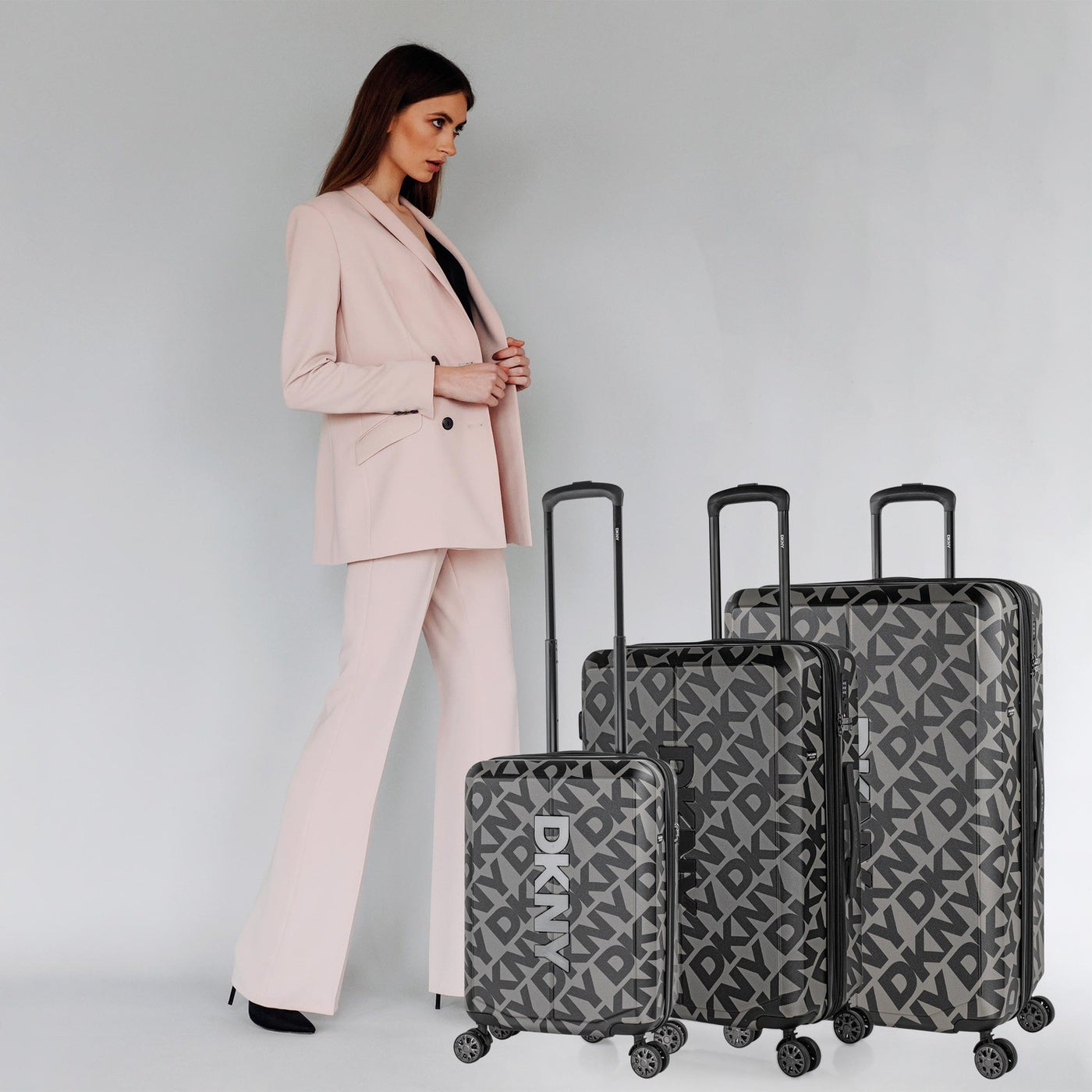 Juego de 3 Maletas Cabina, Mediana y Grande DKNY - 3100 Step & Repeat