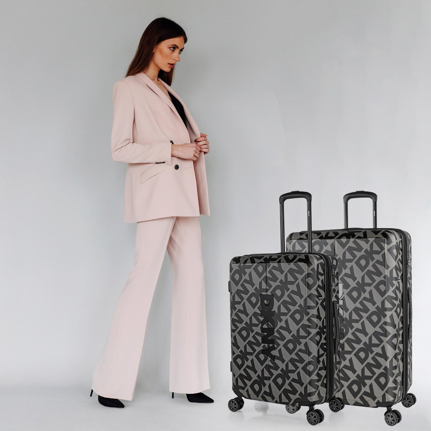 Juego de 2 Maletas Mediana y Grande DKNY - 3100 Step & Repeat